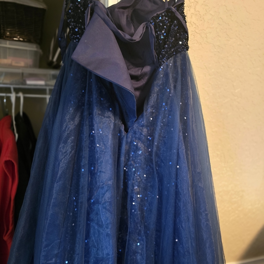 Formal Dress - Picture 3 of 4